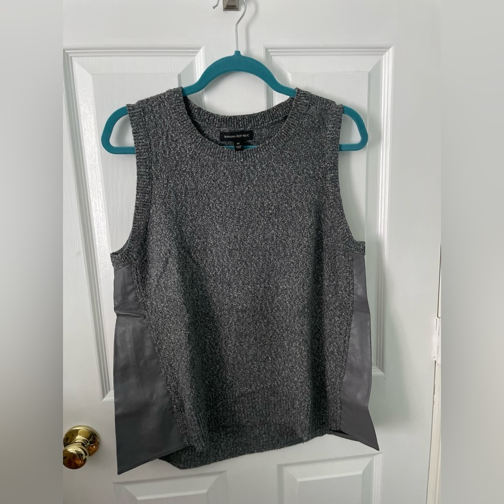 Banana Republic Sweater Vest SIZE MEDIUM
